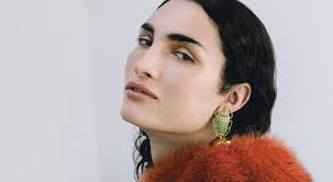 Mina Serrano: conocé a la actriz que interpretó a Cris Miró en la serie  sobre su vida