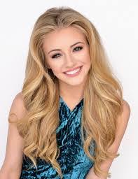 Shae Smith's Instagram, Twitter & Facebook