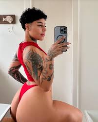 provocou o pequeno até ele meter a rola na buceta fodendo com força até  gozar para