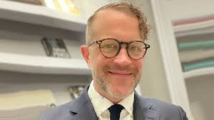 The Marketing Executive with an Eye for Art