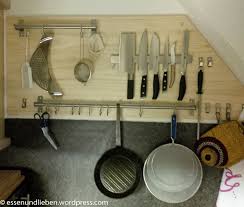 Aufhangung Fur Messer Pfannen Und Kochgeschirr Ikea Grundtal Stangen Und Messerleiste Haken Auf Ein Brett Geschraubt G Pan Storage Pots And Pans Kitchen