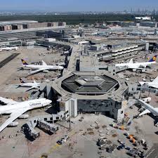 Fra iata) is the largest airport in germany and a global aviation hub located on the outskirts of frankfurt am main in the state of hesse. Frankfurter Flughafen International Langst Weit Abgeschlagen Frankfurt