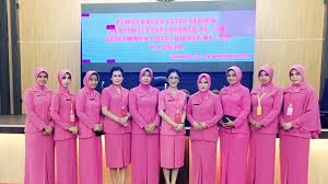 Check spelling or type a new query. Jadi Ibu Bhayangkari Ini 6 Pesona Uut Permatasari Kenakan Seragam Hot Liputan6 Com
