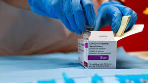 Las dosis deben ser administradas con un intervalo de entre 8 y 12 semanas, la primera dosis ¿quién sí y quién no debe ponerse la vacuna de astrazeneca? Quienes Recibiran Ahora La Vacuna De Astrazeneca Y Que Pasa Con La Segunda Dosis