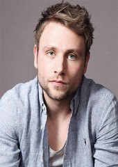 Après une nuit passionnée, elle se réveille enfermée dans l'appartement de ce. Max Riemelt Movies Photos Videos News Biography Birthday Etimes