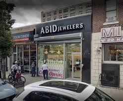 Sledgehammer-wielding bandits smash into NYC jewelry store and snatch  $800,000 worth of necklaces in daring heist