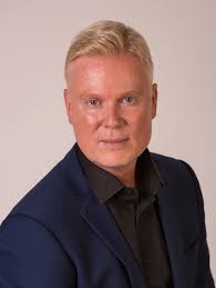 Jonathan Cass's Instagram, Twitter & Facebook