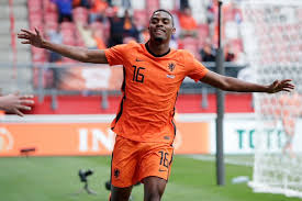Stichting gravenberch is een pastorale dienstverlener welke praktische zorg thuis en begeleiding biedt op basis van christelijke waarden en normen. Dutch Football On Twitter A First International Goal For Ryan Gravenberch Today 19 Years Of Age And Only His 3rd Netherlands Cap What A Talent And One To Watch At Euro 2020