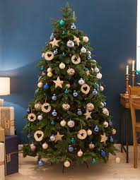Comment faire un sapin de noël en bois. Sapin De Noel Qui Mixe Le Bleu Et Le Bois Toutes Nos Idees Pour Un Sapin De Noel Canon Elle