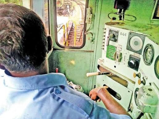 Daily Mirror - Sri Lanka Latest Breaking News and Headlines - Print Edition Sri Lanka Railways When engine drivers 'think' like clerks!