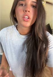 Delaneyskye (@delaneyskyeeeee)