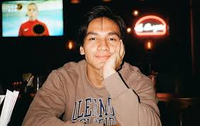 Postingan jefri ini sontak membuat netizen heboh. Gara Gara Jefri Nichol Pamer Selfie Telanjang Dada Rahimku Jadi Trending Topik