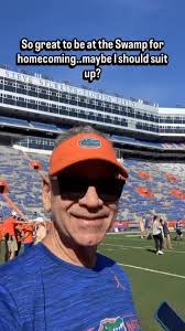 How far can I throw it? #football #gators #theswamp #gunshow @gatorsfb  @uflorida