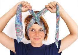 Les bandeaux cheveux reviennent à la mode. Comment Attacher Son Bandeau A Cheveux Comme Cleopatre Tutoriel