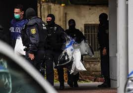 Boleh ke diorang ni ngam? German Police Arrest 3 Suspects In Heist Of Royal Jewels The New York Times