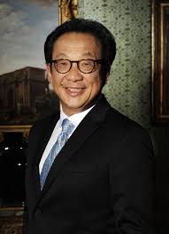 Seterusnya, tan sri yeoh mengambil alih hong kong tin corporation(m) berhad pada tahun 1988 dan meletakkan syarikat pembinaan yeoh tiong lay di bawah kepimpinan tan sri yeoh,kumpulan ytl menempa banyak kejayaan. Francis Yeoh Wikipedia