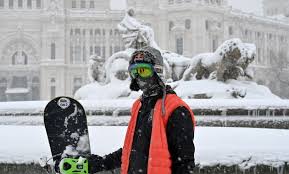 Y hasta el esquí motorizado se ha dejado ver en la capital para disfruitar de la nevada del siglo. Pxvwmh6aktccdm