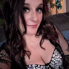 Luna is angry at me because I spent the afternoon working in the yard at my  grandmother's and all her cats hung out with me. 🤷‍♀️ Took me getting a  shower, washing