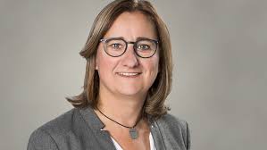 Beate chelette is known for her tremendous passion for sharing her knowledge and miraculous coaching skills that enable you to see and create your own brighter future. Hirt Beate Kirche Im Hr