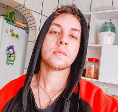 Learn How to Visualize Lifelike Wood and Metal in a Unique Rifle Model