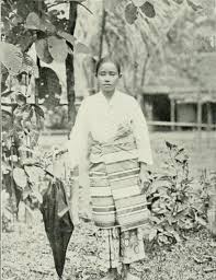 În 1925, aproximativ 300 până la 500 de fermieri au curățat terenurile lui. Terengganuan Malay People Wikipedia