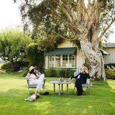 Harry e meghan avrebbero scelto una lussuosa proprietà per la loro nuova vita a los angeles, e intanto a corte si teme per l'uscita del loro libro. Herzogin Meghan Zeigt Sie Hier Den Garten Ihres Neuen Zuhauses Gala De