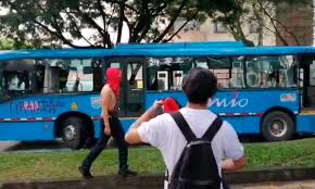Por ello, dada la inmediatez en la contratación, puede procederse directamente a su declaratoria; Pj8sh Ta63e4nm