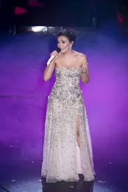 L'attrice e cantante serena rossi. Serena Rossi In Blumarine A Sanremo Eventi Voce Settimanale Di Attualita Cultura E Sport Per La Citta Di Carpi