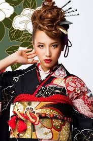 一生に一度の成人式でもっと私らしく 振袖の色別メイク法 mery メリー 成人式 ヘアスタイル レトロ 成人式 髪型 レトロ 成人式 ヘアスタイル アップ