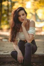 Beautiful Off Shoulder Top With Jeans Girl Photography Poses Portrait Photography Women Photography Poses Women