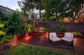 18 Great Design Ideas For Small City Backyards Small Backyard Decks Deck Designs Backyard Small Backyard Landscaping