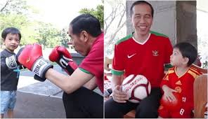 Terus semangat, terus berkarya dan gemati pada rakyat, kata ganjar dalam video dengan memakai baju jawa lengkap dengan tak lupa, ia juga mendoakan jokowi agar selama memimpin ri bisa terus memberikan inspirasi bangsa. Sering Main Bareng Jan Ethes Netizen Bilang Jokowi Ketularan Gemesnya Boombastis