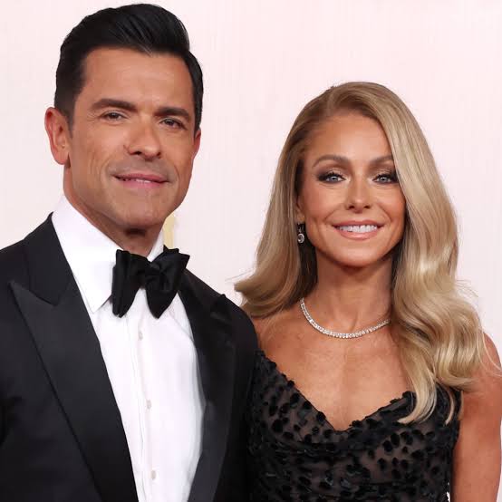 Kelly Ripa Suggests It's Time for a 'Divorce' From Mark Consuelos, But  There's a Catch - Parade