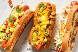 Hot Dogs Au Brocoli Et Au Fromage Ricardo Recipe In 2020 Food Flag Food Nacho Bar