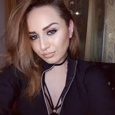 Estelle Piney en homoj