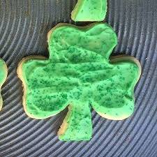 How to decorate shamrock sugar cookies. Shamrock Sugar Cookies With Bailey S Buttercream Baked Northwest