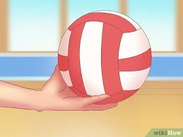 Lengan yang bebas (lengan kanan) mengayun dari belakang ke arah depan (ke arah) bola dengan kekuatan yang sudah diperkirakan atau terukur. Cara Melakukan Servis Bawah Pada Bola Voli 12 Langkah