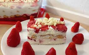 Tiramisu Aux Fraises Et Au Chocolat Blanc Au Thermomix Fraise Au Chocolat Tiramisu Fraise Recette Cuisine Facile