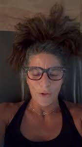 HIIT workouts are short n’ sweet but pack a punch in 20 minutes. Stay tuned  for my video this week about the numerous benefits of HIIT workouts and why  you want to hop