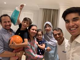 Syed Saddiq A Twitteren Hosting Dr Muhammed Khaled Family For Dinner I Wanted To Further My Studies In Public Policy After Reading His Book The Colour Of Inequality My Parents
