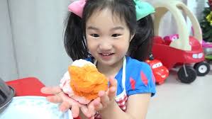 Boram makan brokoli ...