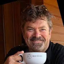 Kelly Grams's Instagram, Twitter & Facebook