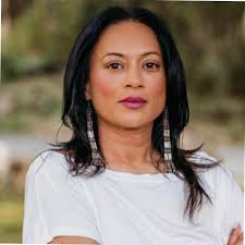 Selena Hendricks's Instagram, Twitter & Facebook