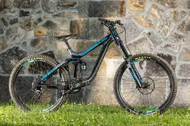 The giant glory comes with proven world cup pedigree and the ride felt like a winning danny hart run. Test Giant Glory Advanced 0 Mountainbike 2017 World Of Mtb Magazin
