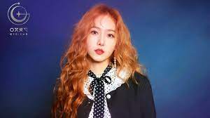 If you don't have the time or money to head to the salon for coloring, there's no need to worry. Gfriend Fans Are Obsessed With Sinb S New Curly Orange Hair Sbs Popasia