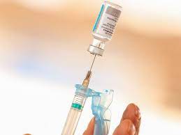 Pesquisadores apontam para a necessidade de reforçar a imunização com uma terceira dose de vacinas. Ibxovmvzel2u5m