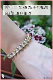 Das bodenlange kleid mit der perlenstickerei hast du bereits angezogen und das. Makramee Armband Knupfen Mit Perlen Frau Friemel