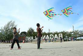 Tentunya kalau tubuh pria terlihat ideal, dan wajah yang bersih, bagian tubuh manapun menurut saya akan terlihat menarik di mata wanita. Pantai Bagan Lalang Terokai Keindahan Pantai Istimewa Di Selangor Ini
