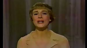 All i want to say is i ❤ her. Julie Andrews Sings The Sound Of Music My Favorite Things Widescreen Hd Live 1965 Youtube