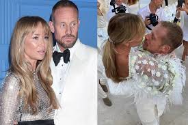 Artur zawadzki/reporter / east news joanna przetakiewicz i rinke rooyens. Joanna Przetakiewicz Pokazala Druga Suknie Slubna Wygladala W Niej Pieknie Ale My Patrzymy Na Dodatki